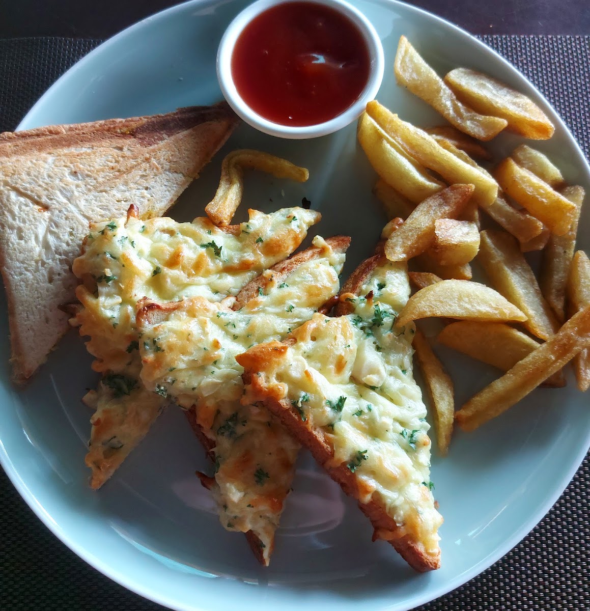 Serendib Pub & Seafood Restaurant - Photo 8
