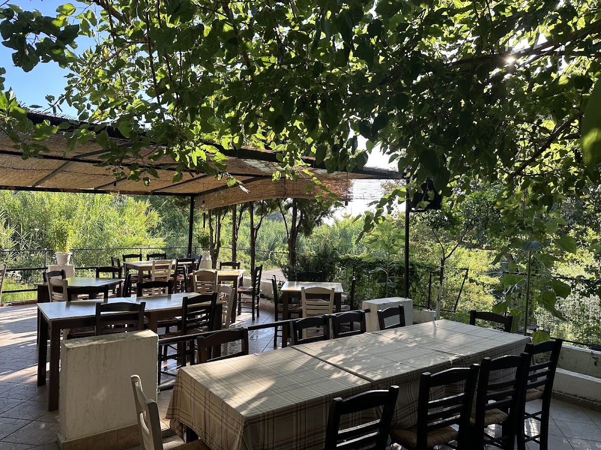Joanna Garden Restaurant -Ανήλιο Μπούρμπουλας