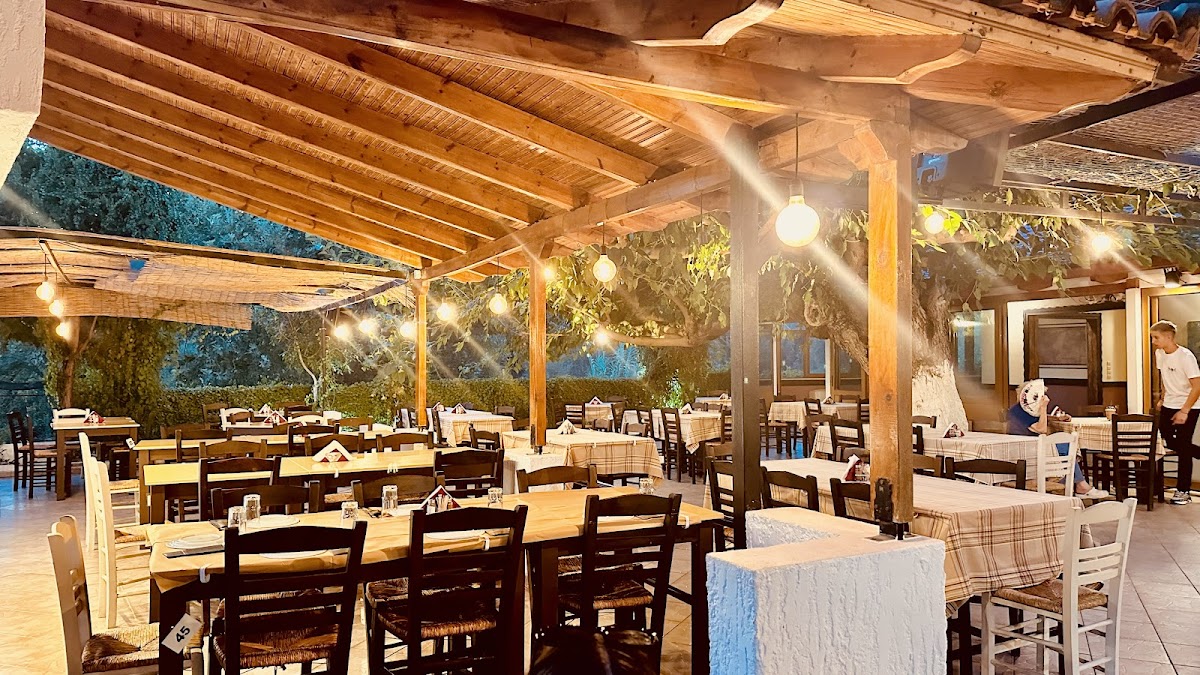 Joanna Garden Restaurant -Ανήλιο Μπούρμπουλας - Photo 3