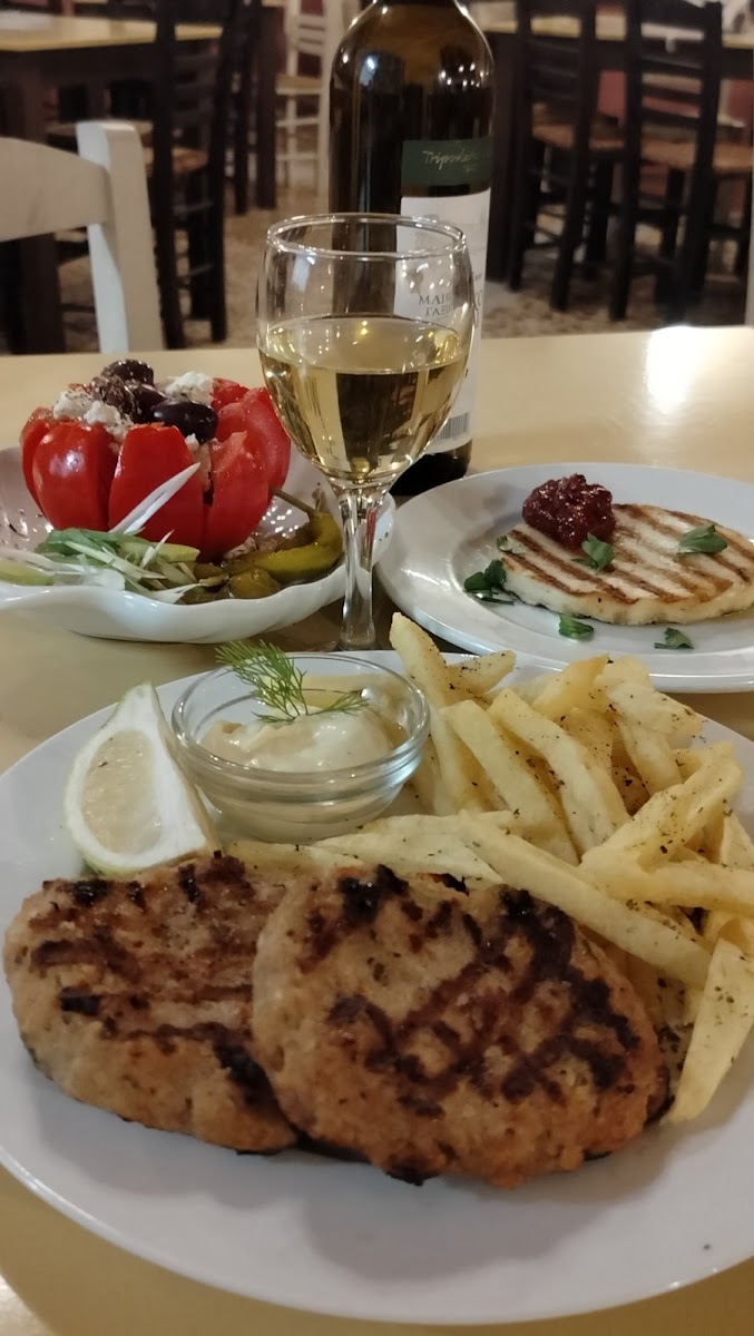 Joanna Garden Restaurant -Ανήλιο Μπούρμπουλας - Photo 8