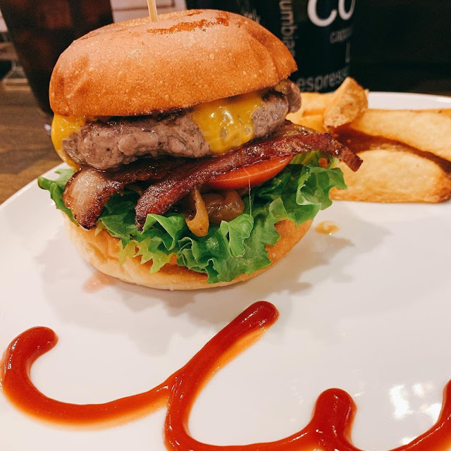 Home-Smoked Bacon & Cheddar Cheese Burger
