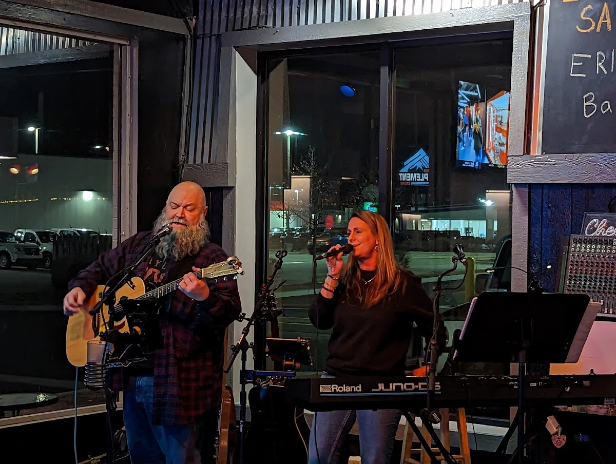 Ziggies Bar & Grill - Photo 3