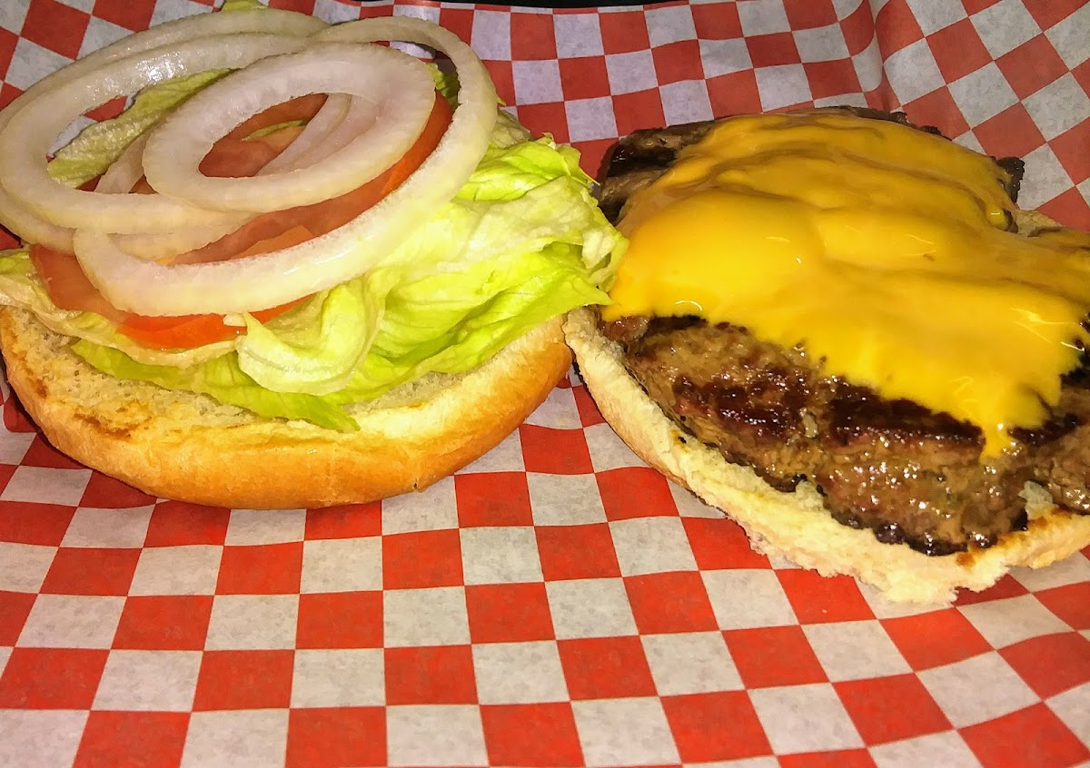 Ziggies Bar & Grill - Photo 4