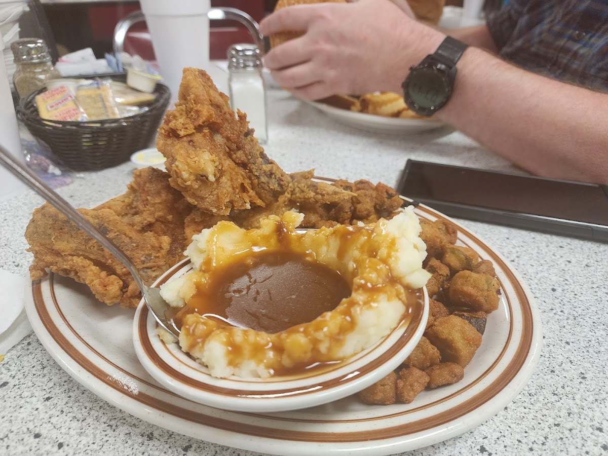 Bell's Drive-In Restaurant - Photo 9