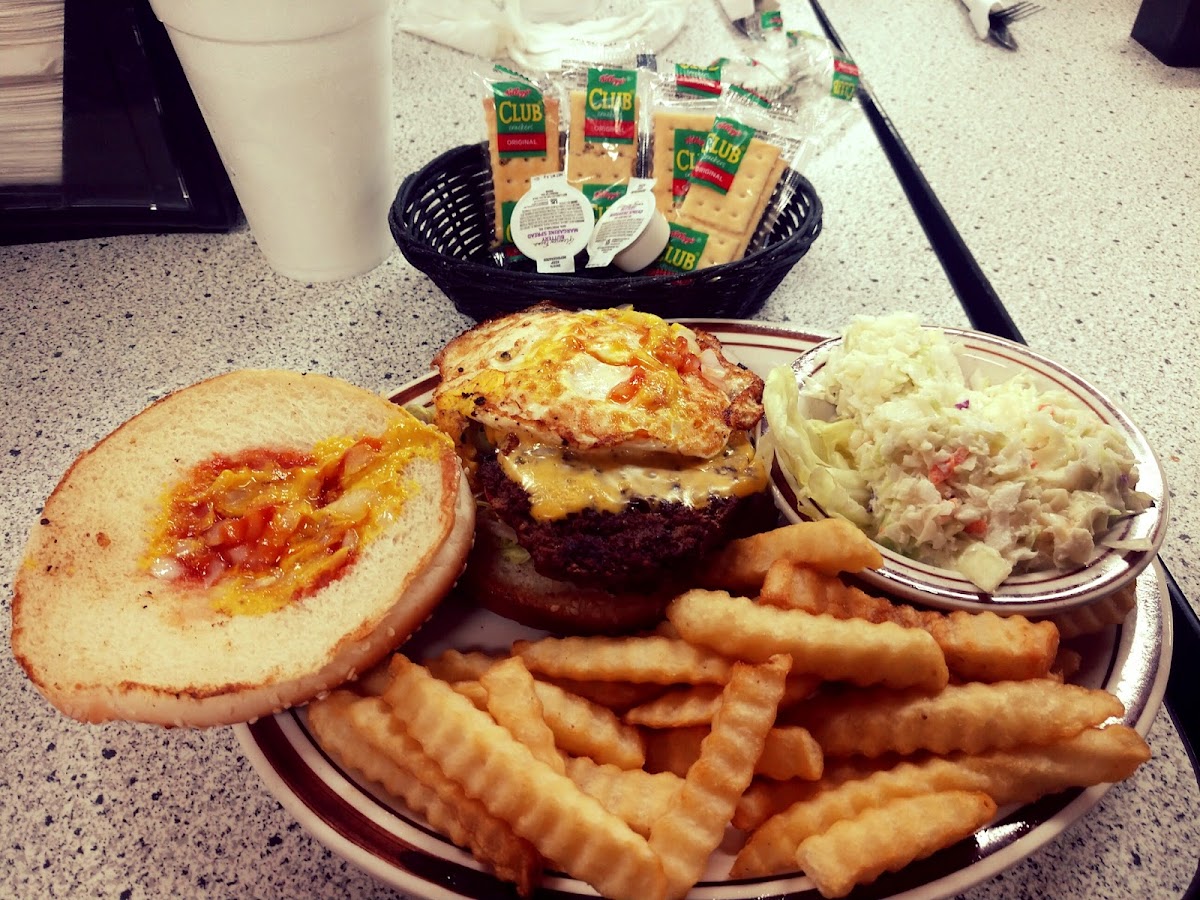 Bell's Drive-In Restaurant - Photo 5