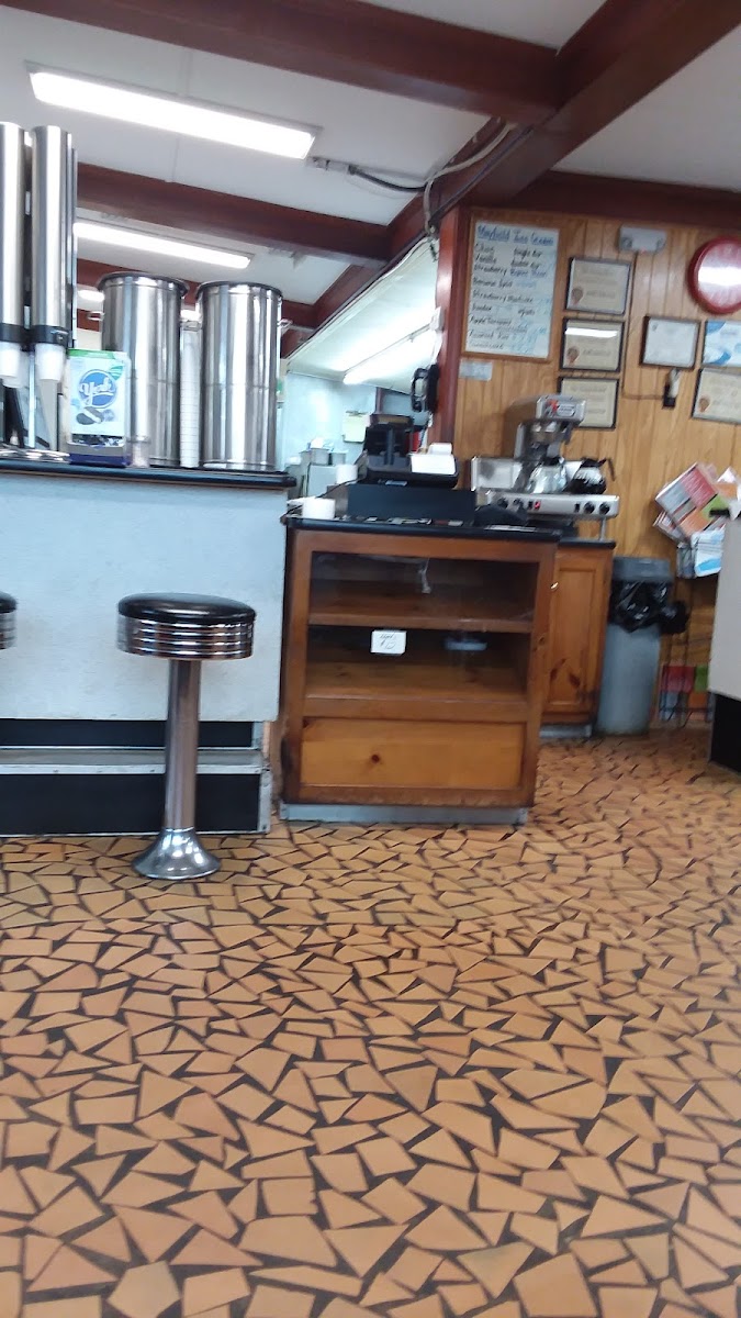 Bell's Drive-In Restaurant - Photo 6