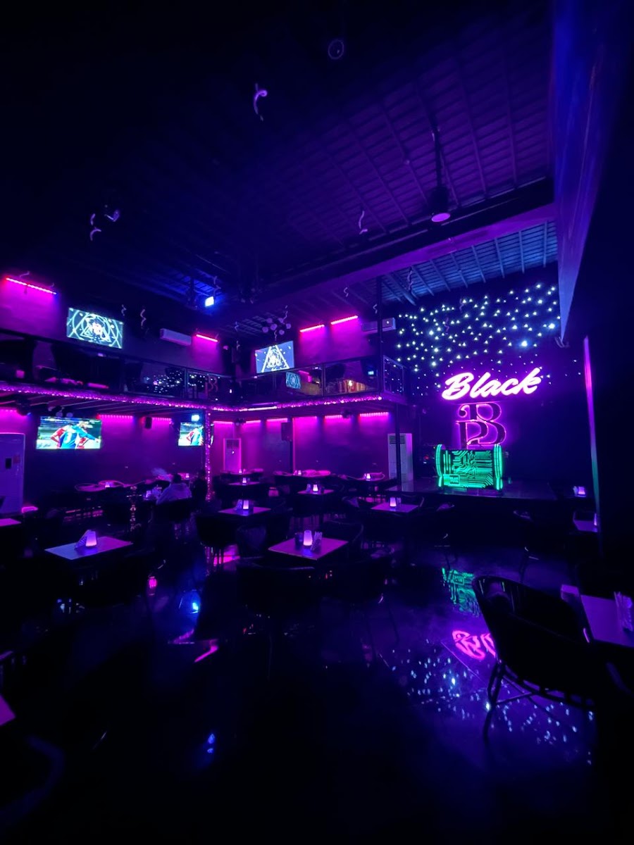 Black Pink Lounge