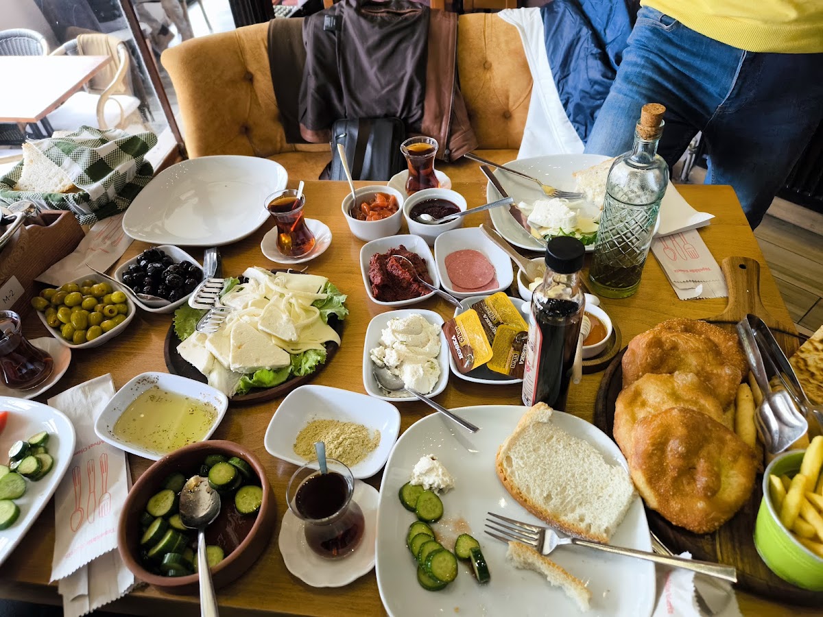 Cevahir Cafe Restoran - Photo 2