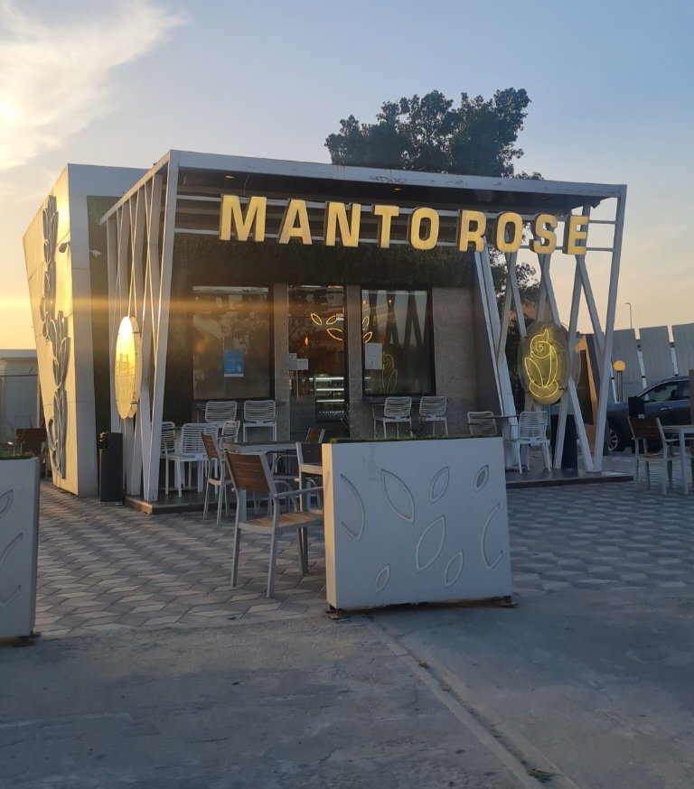 Mantorose Cafe - Photo 3