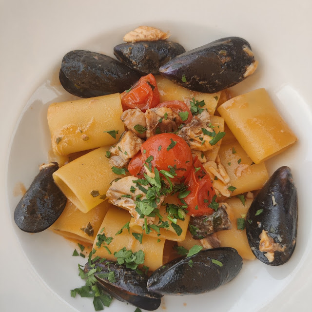 Paccheri Freschi Con Frutti Di Mare
