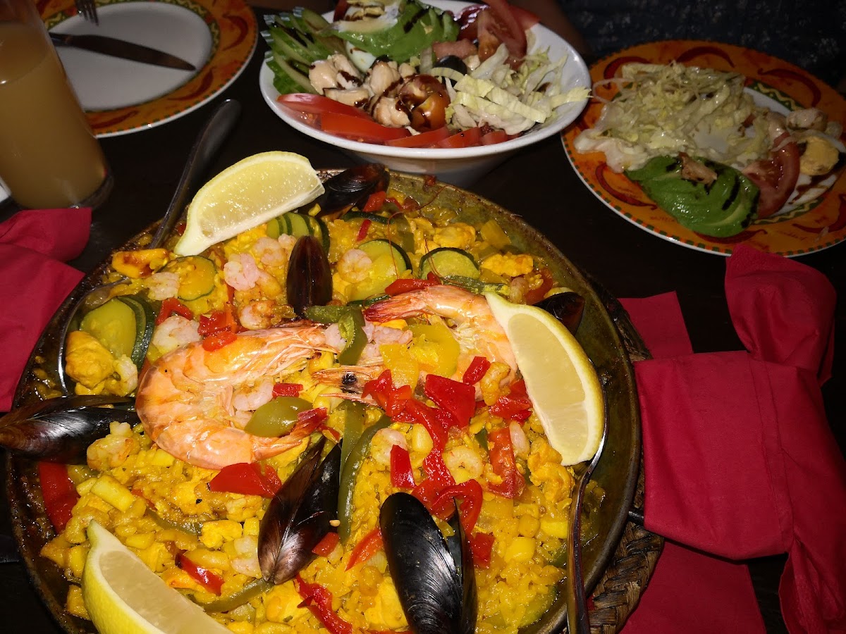 Tapete Spanish Restaurant - Photo 4