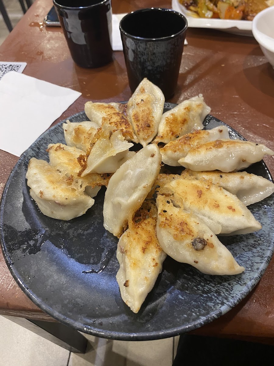 Ramen & Dumpling House - Mt Waverley 香辣小菜馆 - Photo 4