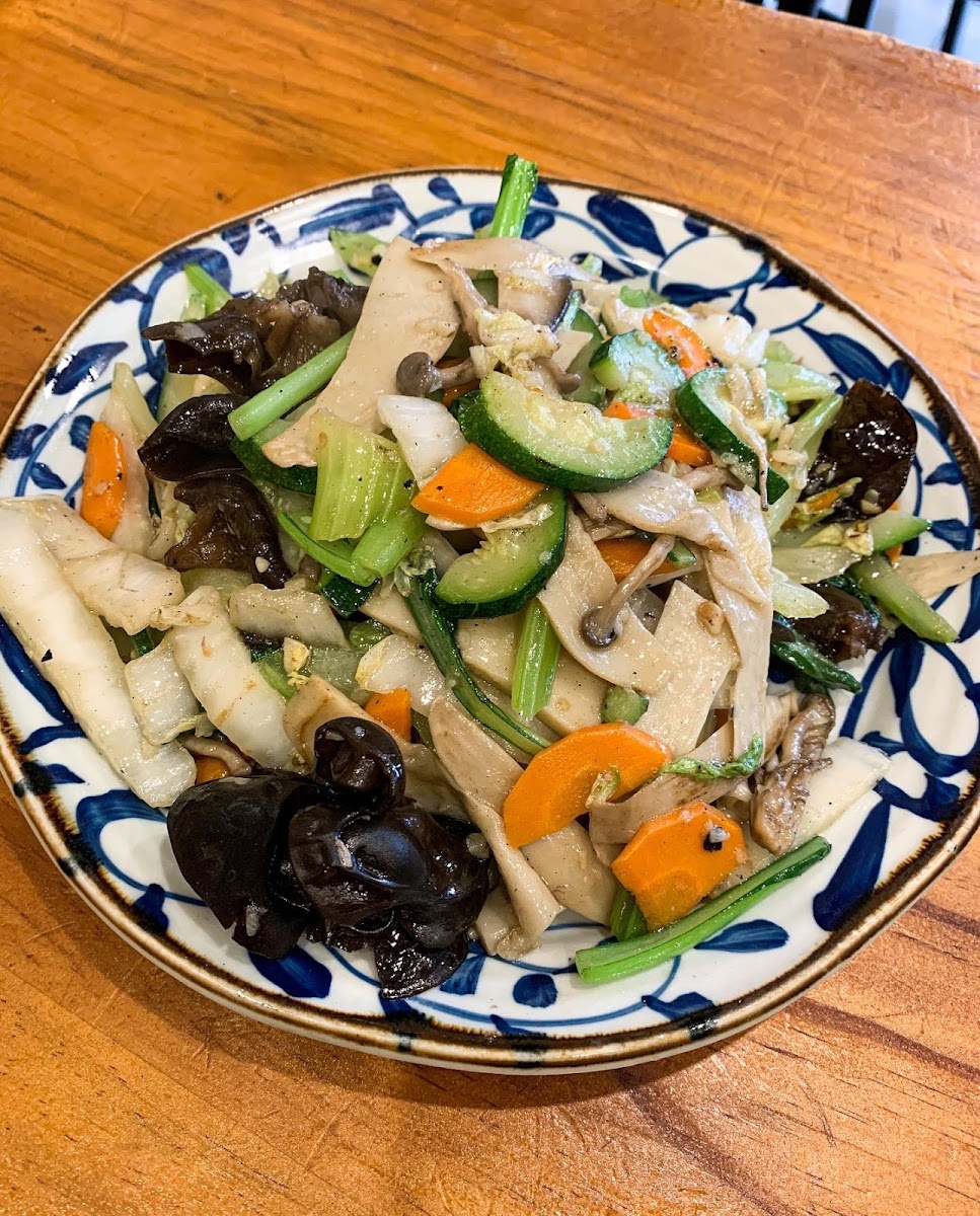 Ramen & Dumpling House - Mt Waverley 香辣小菜馆 - Photo 6