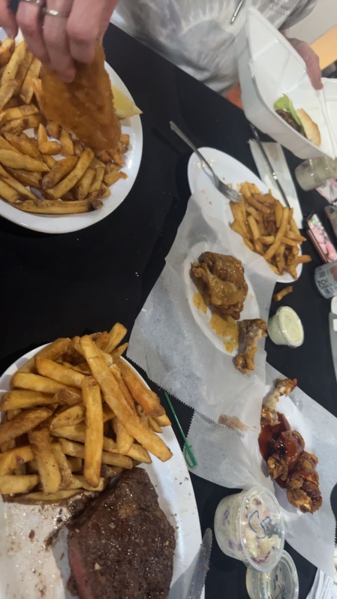 Stone Creek Bar & Grill - Photo 4