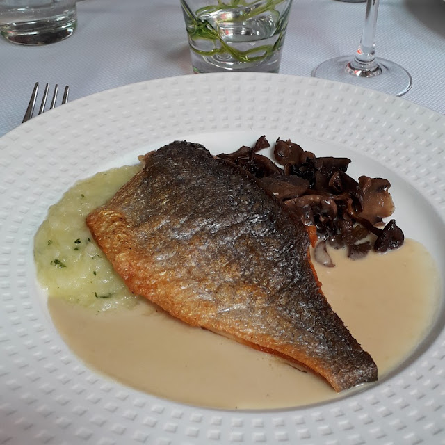 Daurade Avec Écrasé de Pomme de Terre