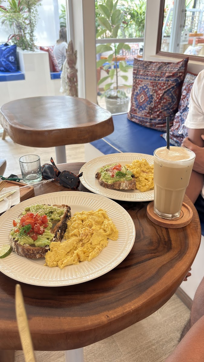ANDE BALANGAN B'fast-Lunch-Dinner - Photo 7