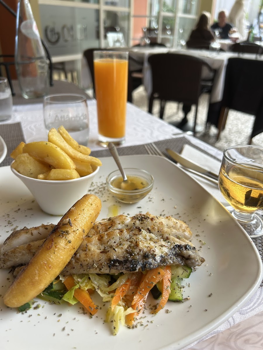 Goldi Restaurant - Photo 2