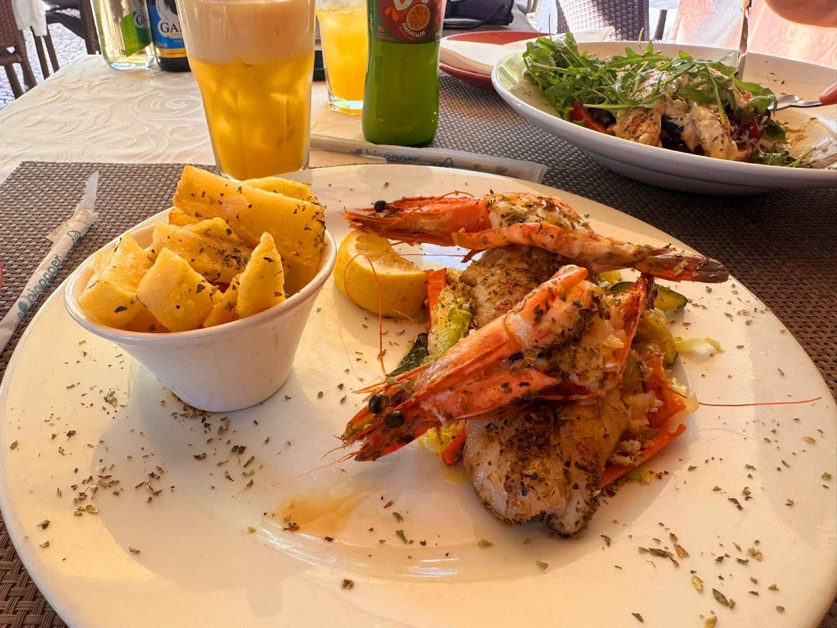 Goldi Restaurant - Photo 3