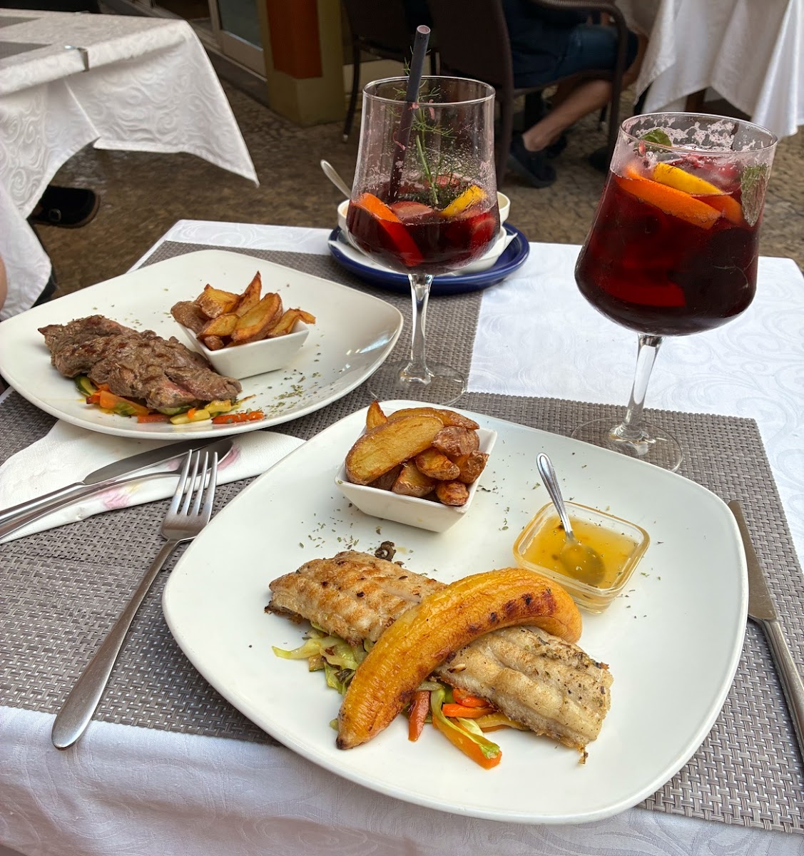 Goldi Restaurant - Photo 4