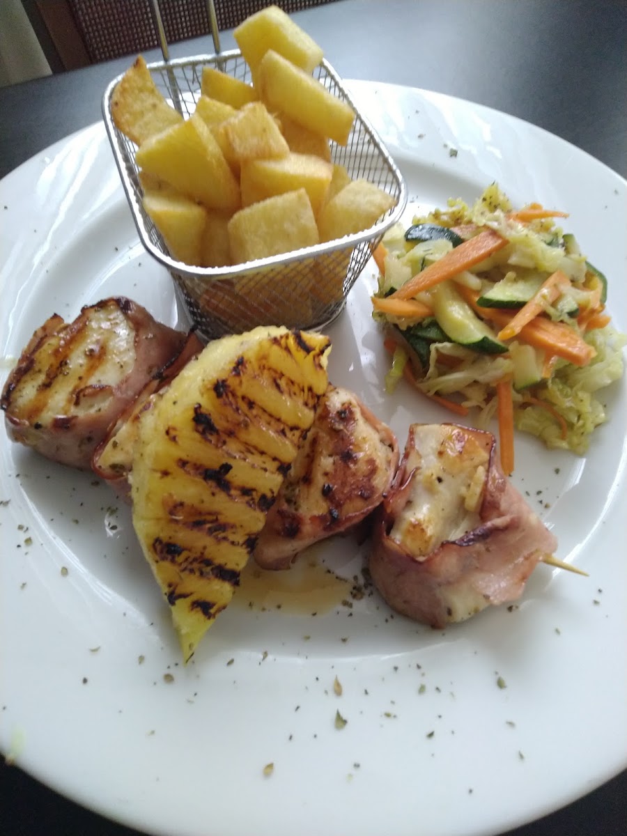 Goldi Restaurant - Photo 5