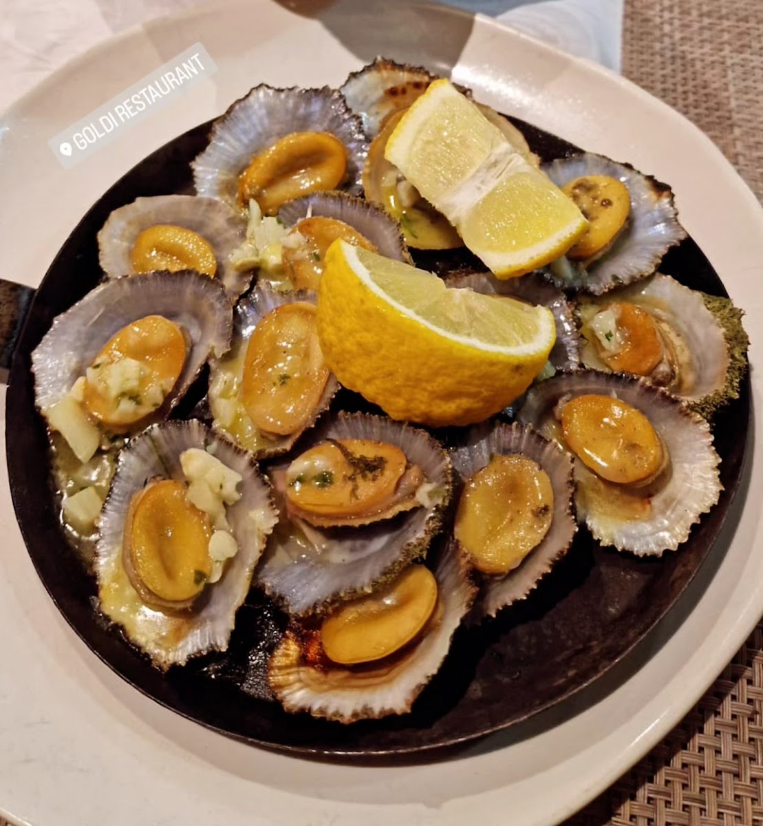 Goldi Restaurant - Photo 6