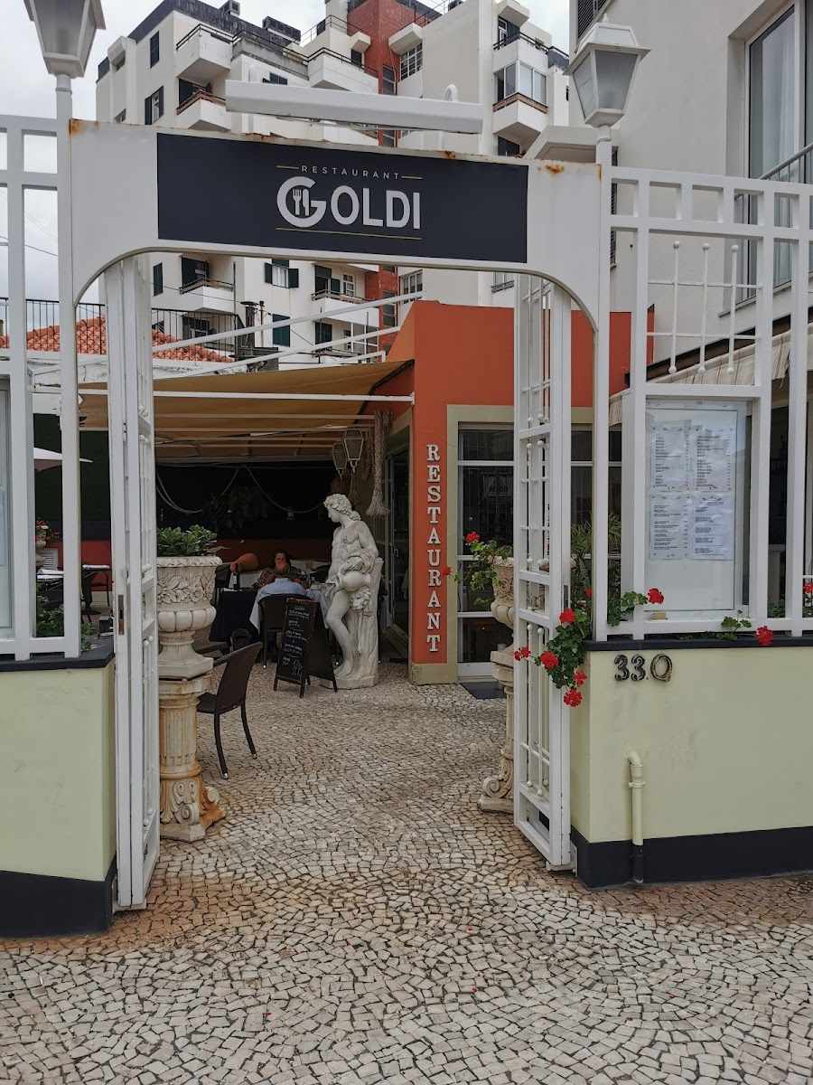 Goldi Restaurant - Photo 8