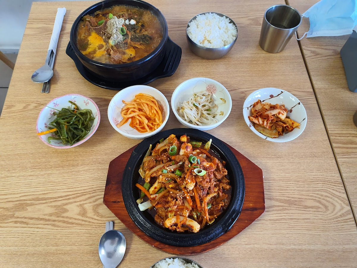 Jomaru Korean Restaurant (조마루 감자탕) - Photo 4