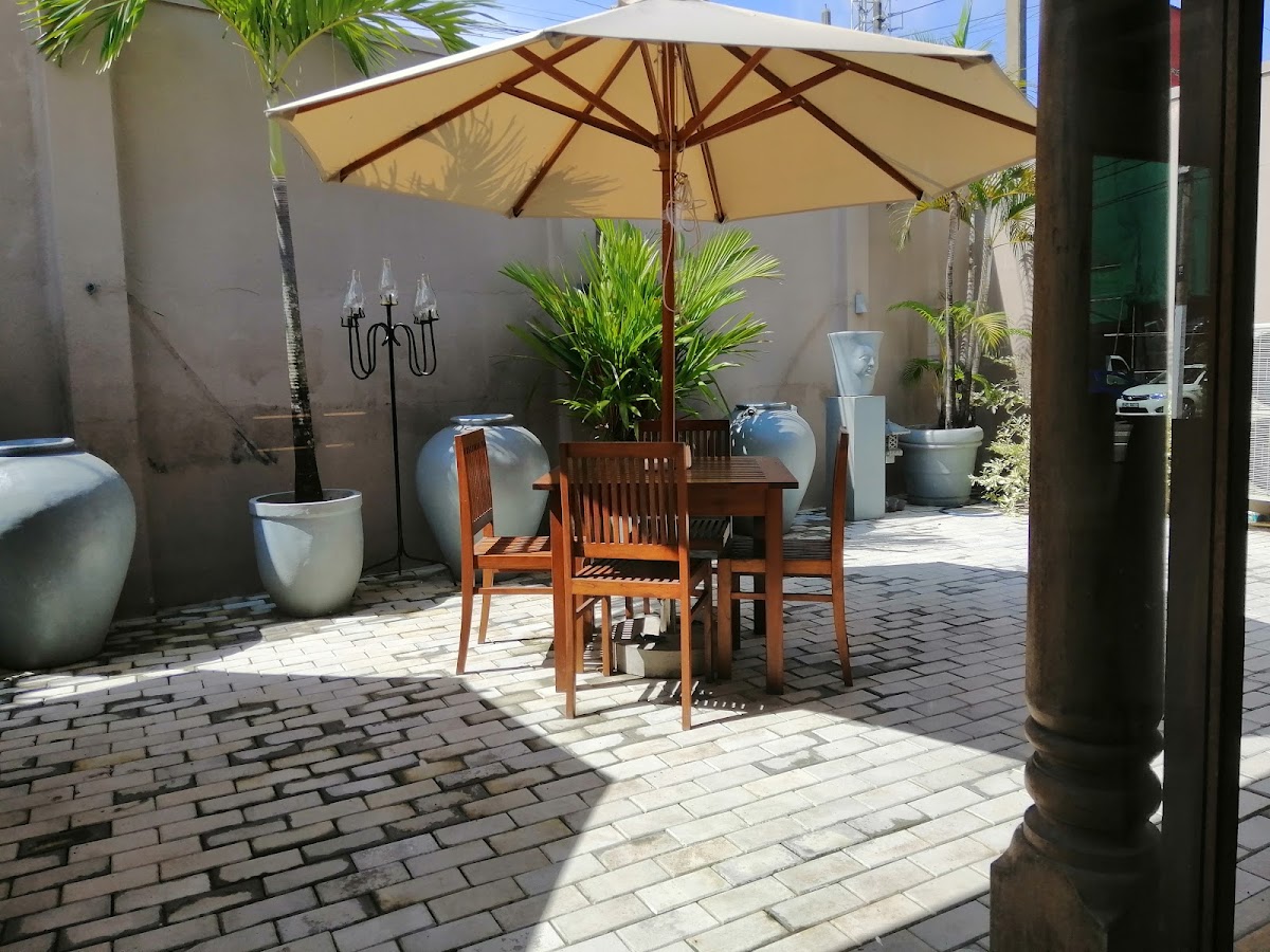 Crossroads Cafe and Restaurant
