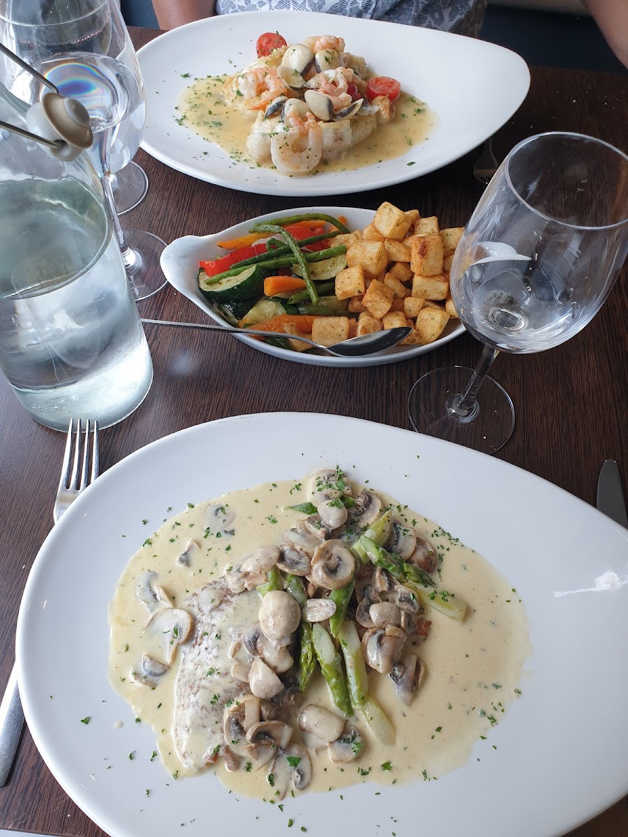 La Familia Restaurant - Photo 3