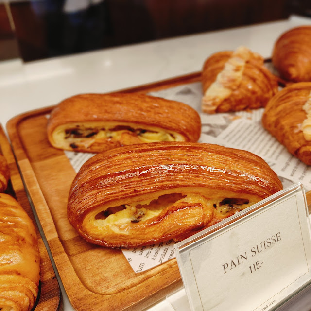 Pain Suisse & Pastries Croissants Galore