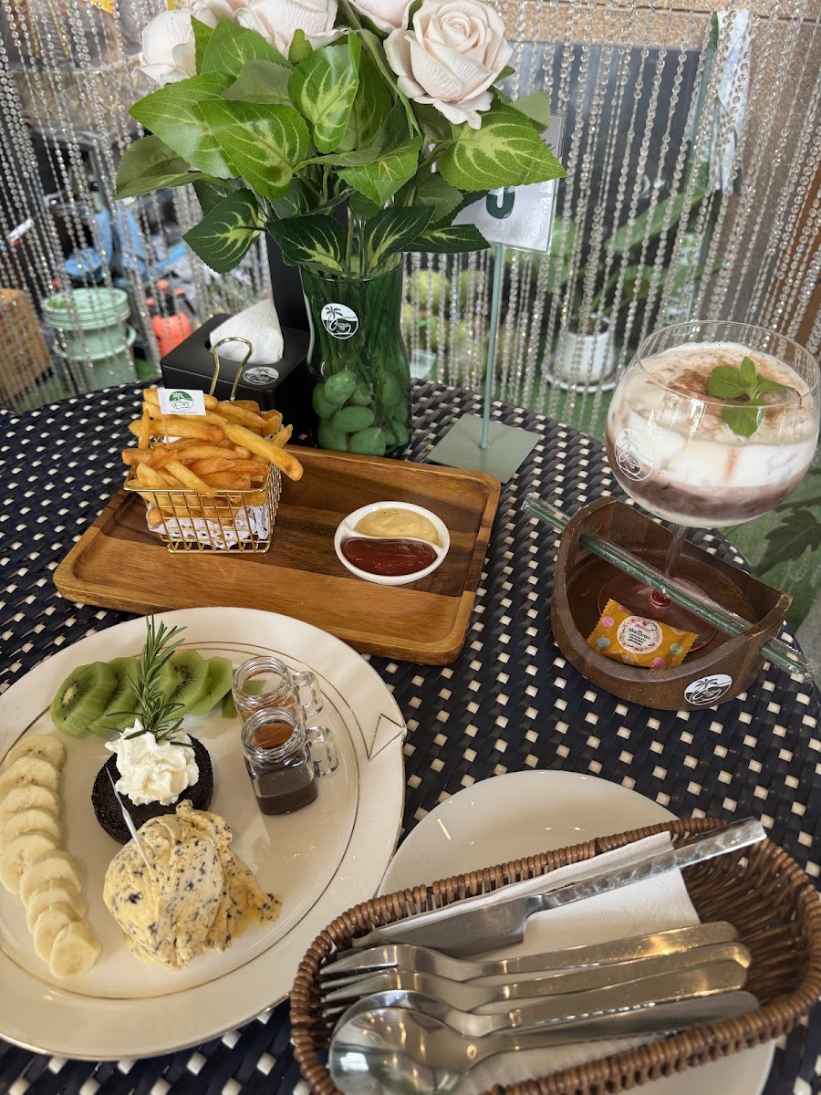 Coconut Cafe - Photo 3