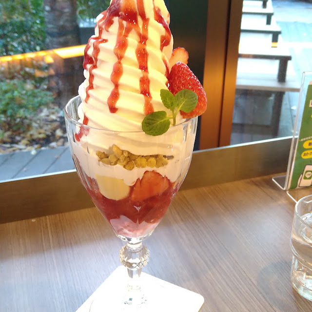 ストロベリー パフェ