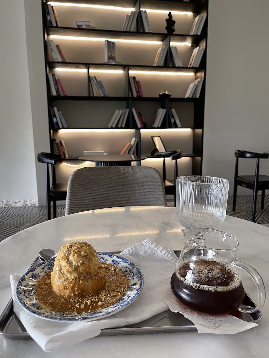 Inside café - Photo 3
