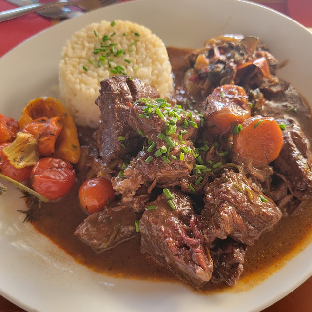 Bull Stew with Red Wine and Rice