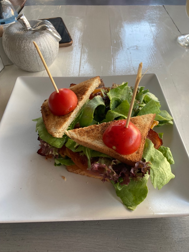 REFRESH RESTAURANT & PIZZA - Photo 3