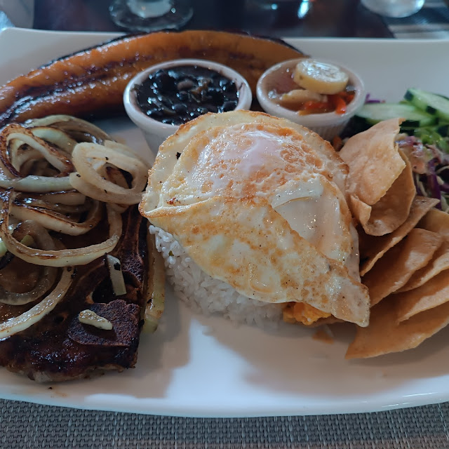 Casado Con Chuleta Frita