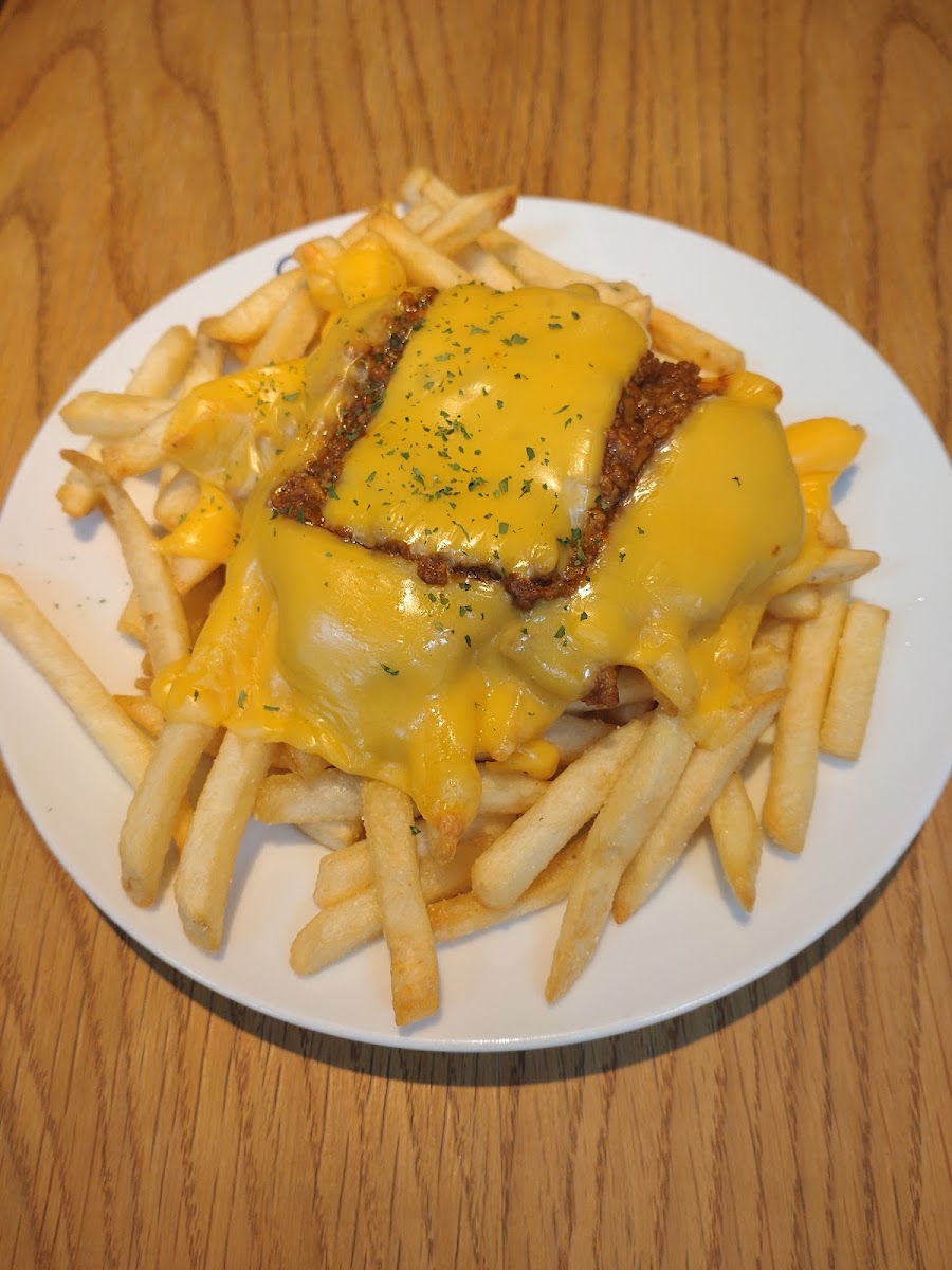 SKOOKUM HOTDOG DINER - Photo 6