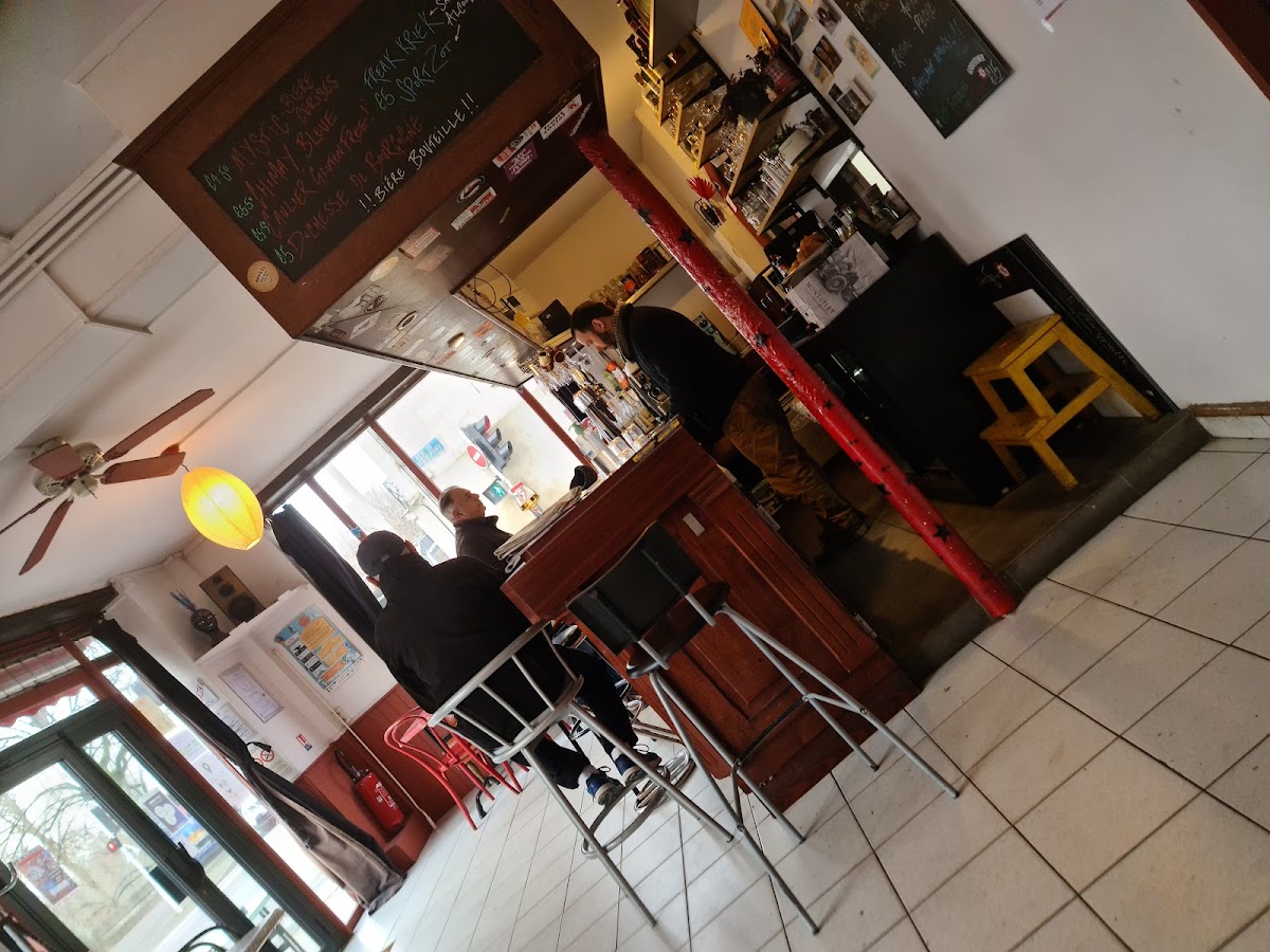 Colette's - Photo 9