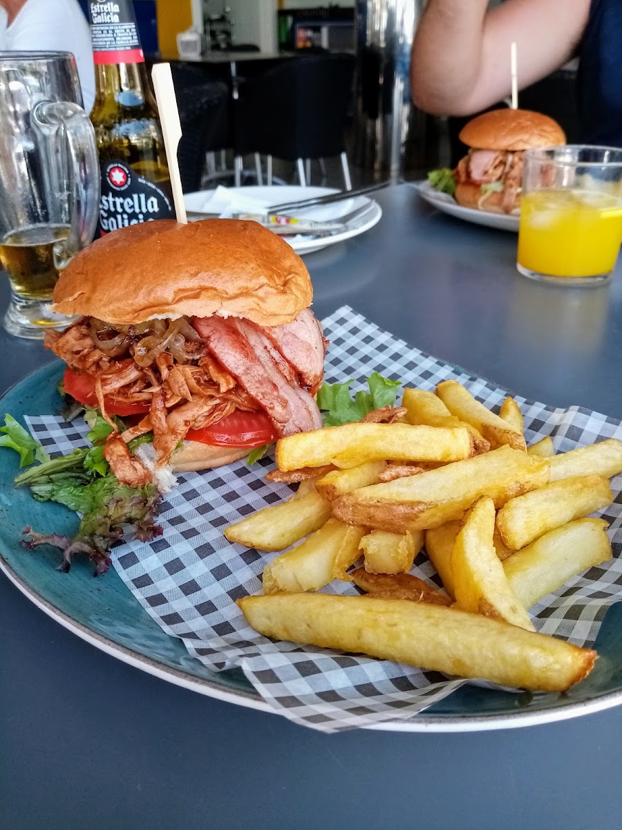 Albi Cafe Restaurant - Photo 4