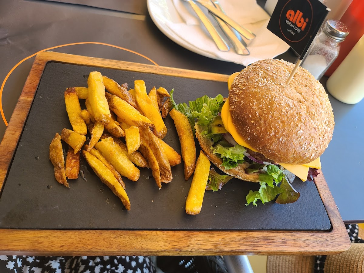 Albi Cafe Restaurant - Photo 6