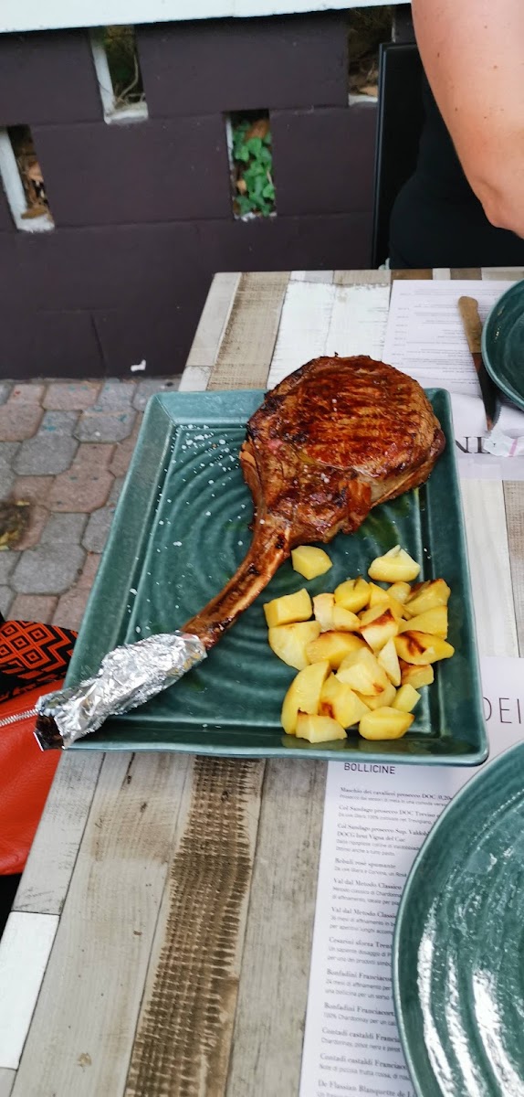 Ristorante pizzeria weinstube - Photo 9