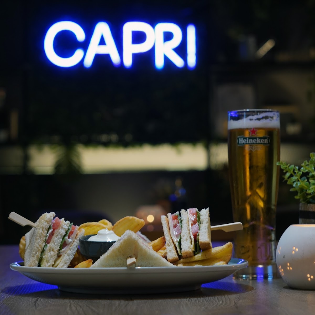 Capri All Day Café Bar - Photo 8