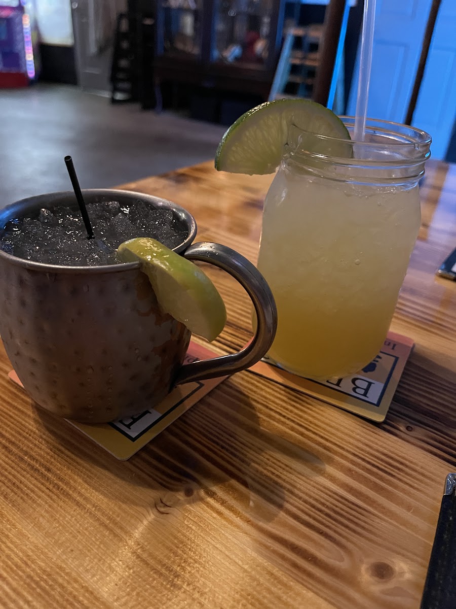 Southern Roots Bar & Grille - Photo 7
