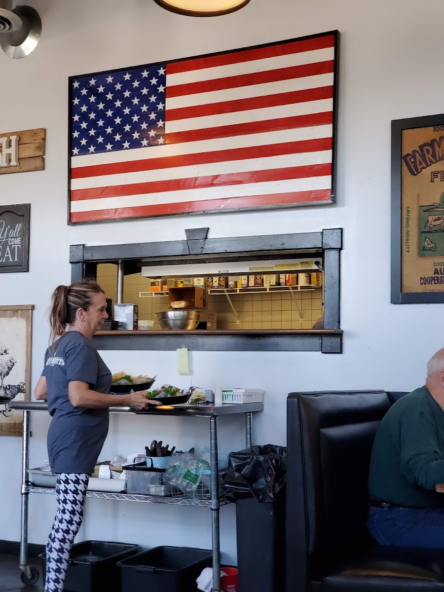 Southern Roots Bar & Grille - Photo 8