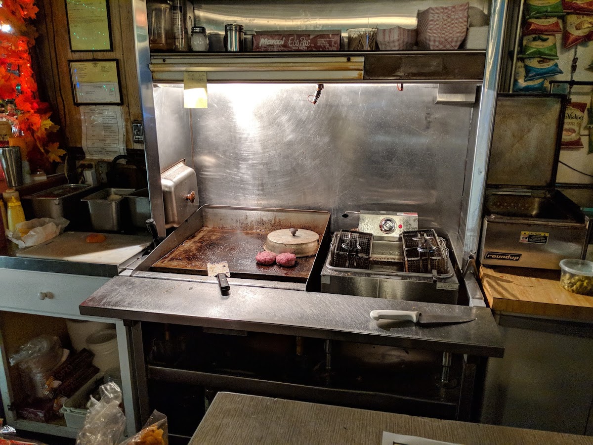 Farmers Home Tavern - Photo 6