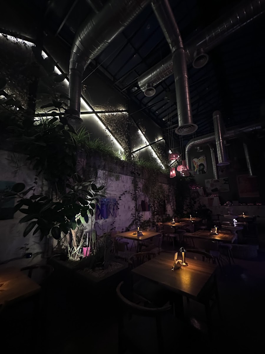 Ivy Dining & Co. - Photo 3