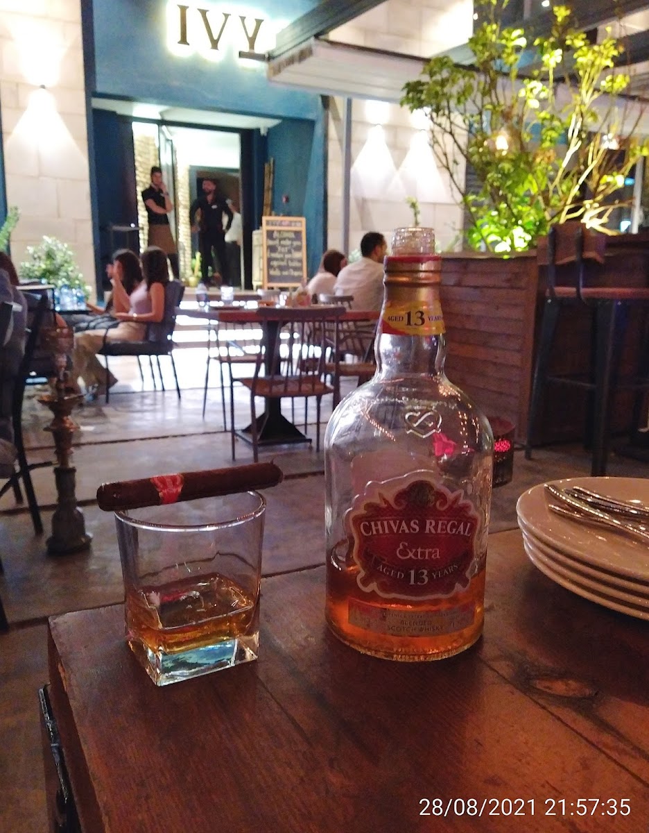 Ivy Dining & Co. - Photo 7