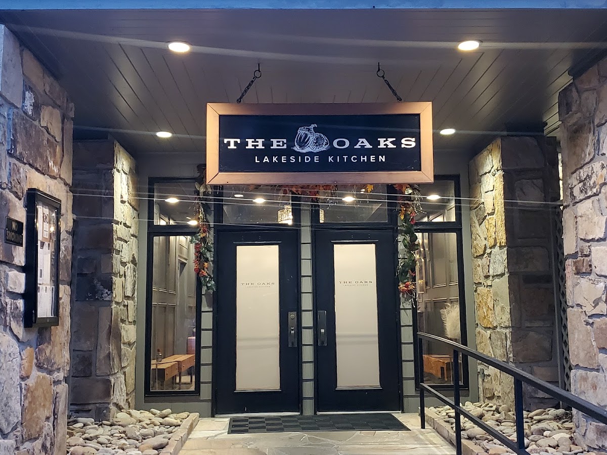 The Oaks Lakeside Kitchen