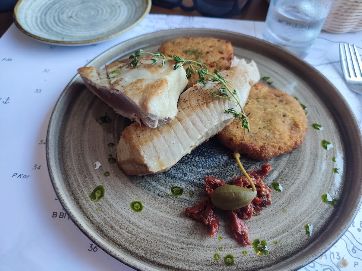 Kantinon Tavern - Photo 4