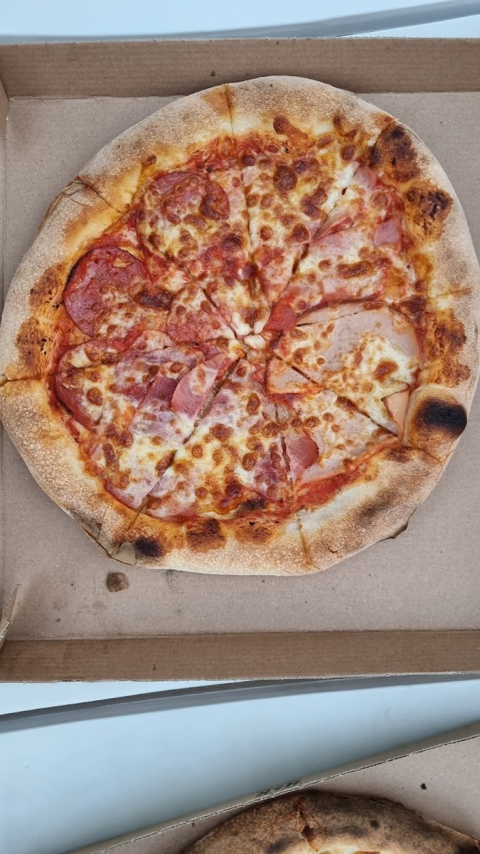 MM Corner Pizzeria - Photo 4